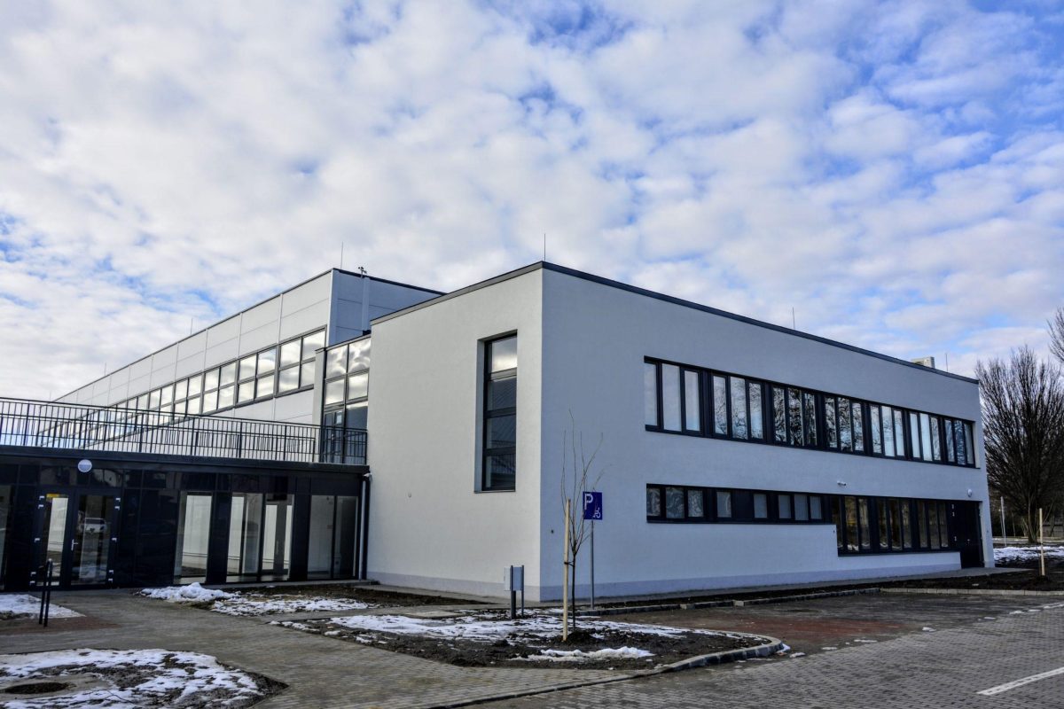 DE campus sportcsarnok dryvit